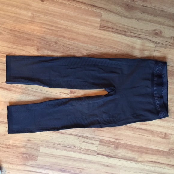 RARE Lululemon light speed crop ⚡️ - Picture 3 of 3